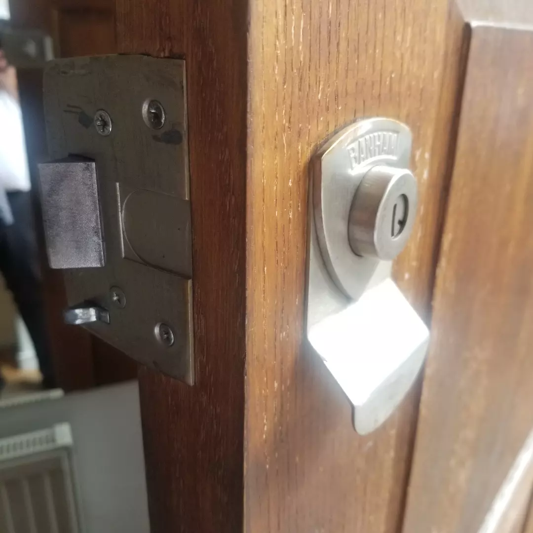 new number lock on old door 002